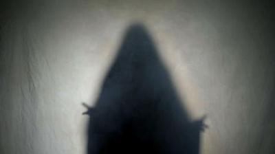 诡异的砸墙声 上[附音频]