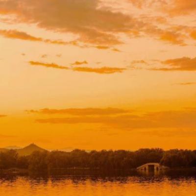 【唯美】蓝天湖水的唯美句子127句（蓝天雪山的句子唯美短句）