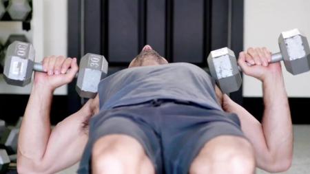 [文]惊悚《狡猾的保姆》电影解说文案（关于保姆的文案）