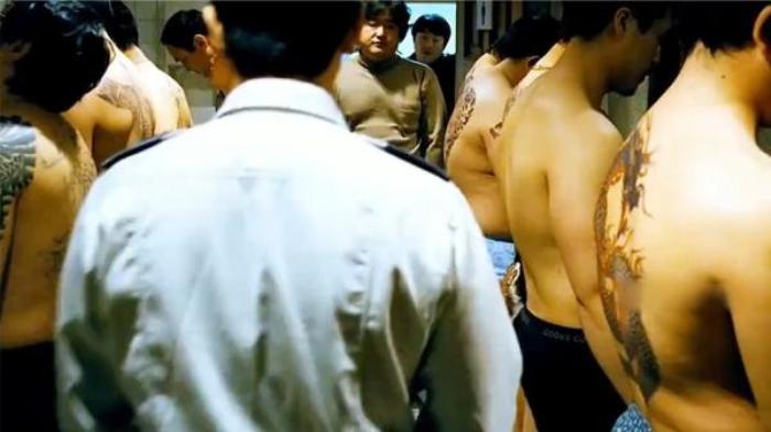 动作  惊悚  犯罪片《以牙还牙》解说文案又名: Eye for an Eye  以眼还眼，以牙还牙  硬碰硬  有仇必报-[原创首发]-吾爱文案网