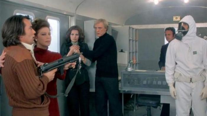 《卡桑德拉大桥》神秘病菌爆发，军方封闭车厢，火车被迫驶向危桥电影解说文案-[原创首发]-吾爱文案网