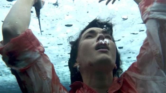 新片：妹子冰天雪地求生，只剩衬衣抗寒！惊悚恐怖片《至死不渝》_《电影《葛妮和特拉维斯：至死不渝》-[原创首发]-吾爱文案网