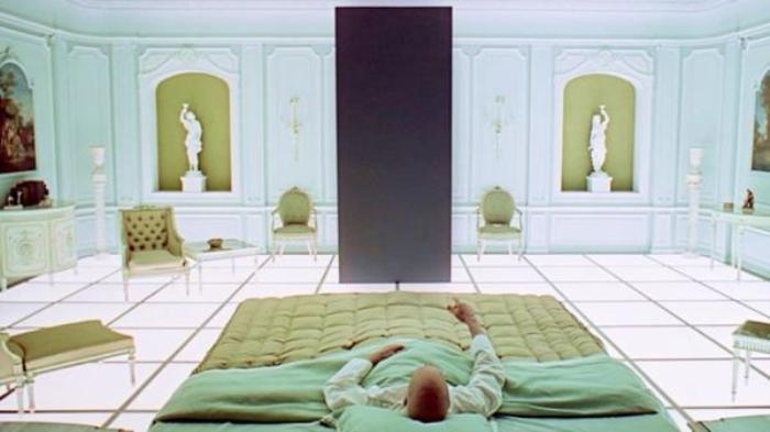 《2001太空漫游》人类找到400万年的黑石碑，能任意穿越时空，原来这就是造物主！《2001太空漫游》-[原创首发]-吾爱文案网