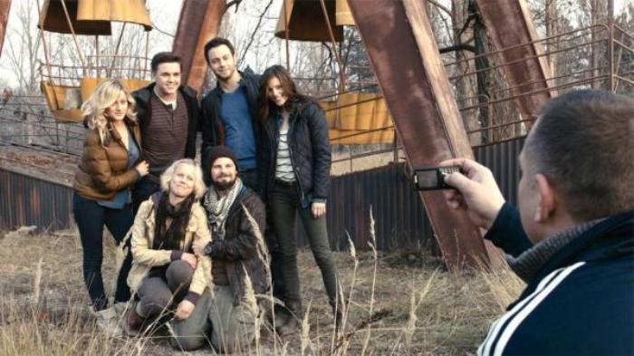 4男3女组冒险去禁区，结果合照变遗照！恐怖片《切尔诺贝利日记》_《《切尔诺贝利日记》_布莱德利·帕-[原创首发]-吾爱文案网