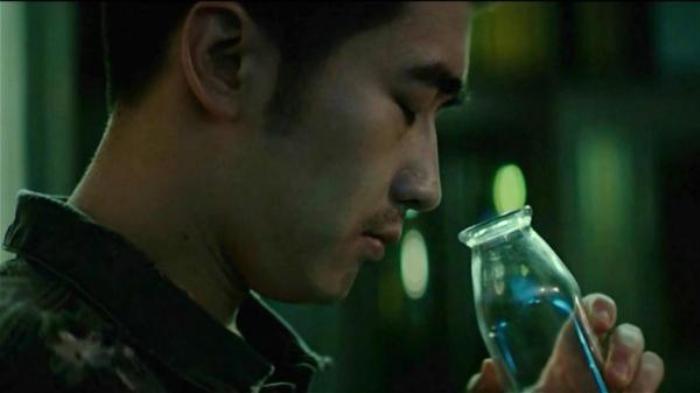 《运气巴士》男子得到一个神奇瓶子，吸一口里面的空气，就能一整天好运不断电影解说文案-[原创首发]-吾爱文案网