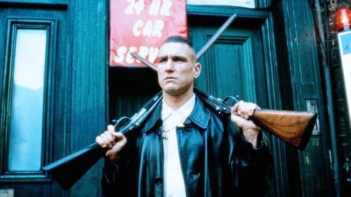 《两杆大烟枪》鬼才盖·里奇的巅峰之作，与星爷不同的幽默喜剧片_《《两杆大烟枪》_盖·里奇_杰森·斯-[原创首发]-吾爱文案网