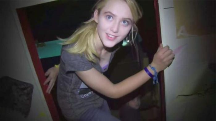 女孩好奇探访新邻居，結果却招来横祸！惊悚恐怖片《鬼影实录4》_《《灵动：鬼影实录4》_HenryJoostA-[原创首发]-吾爱文案网