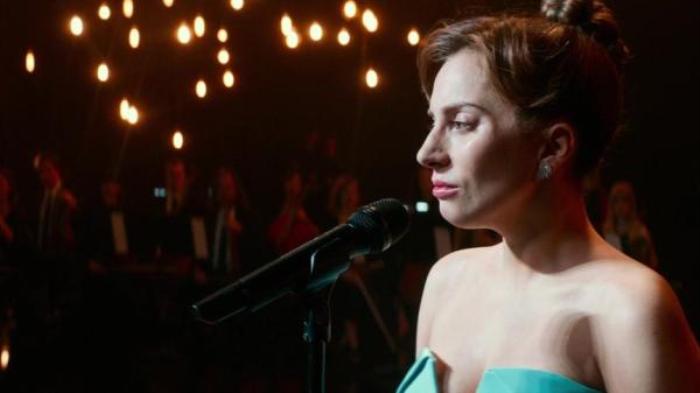 《一个明星的诞生》：LADY GAGA演绎女服务员的巨星之路_《一个明星的诞生》-[原创首发]-吾爱文案网