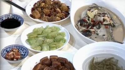 [视]1975年除夕夜毛主席吃完年夜饭叮嘱张玉凤：记得每年到坟上看看我