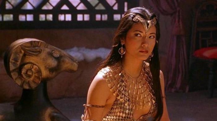 绝色女巫师法力无边，竟放着王后不做，爱上了刺客！她图什么？_《《蝎子王》_查克·拉塞尔_道恩·强》-[原创首发]-吾爱文案网