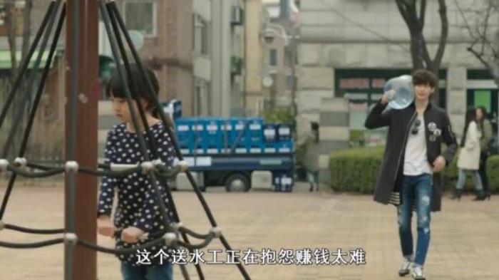 千万不要瞧不起搬水工，因为他会是个神医，五分钟看《异乡人》电影解说文案-[原创首发]-吾爱文案网