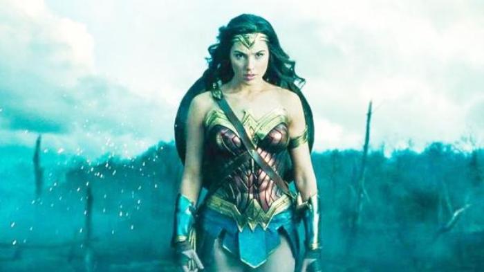 宙斯的女儿，拥有巨大的神力，而且还长生不老，被称神奇女侠_《神奇女侠》-[原创首发]-吾爱文案网