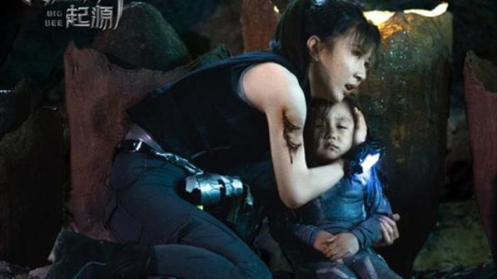 科幻片《大狂蜂：起源》，变异巨蜂杀人，冒险小队密室大逃杀！电影解说文案-[原创首发]-吾爱文案网