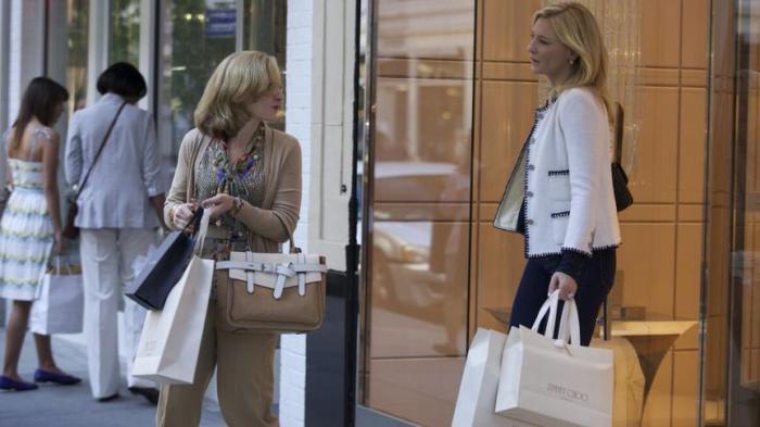 阔太太离婚身无分文，靠变卖珠宝皮草维持生存！一部美国剧情电影_《蓝色茉莉》-[原创首发]-吾爱文案网