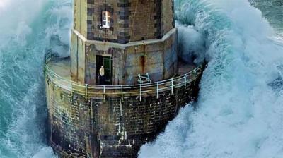 为何“守塔人”年薪百万，却经常招不到人？看完你就明白了