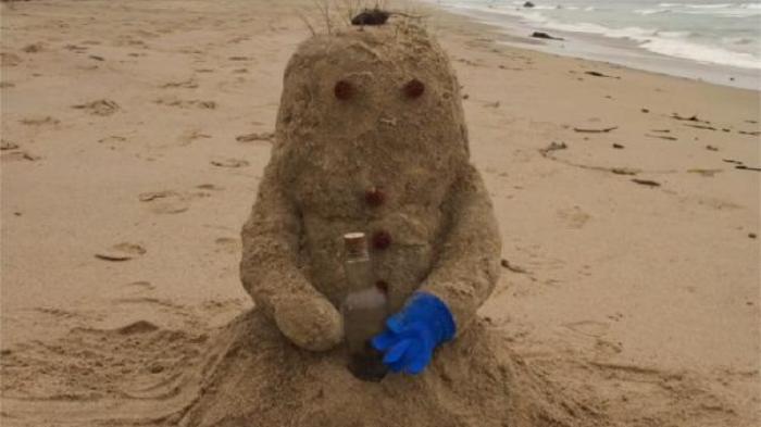 《触不到的恋人》沙人爱上了雪人，可中间却隔着大海，只能用漂流瓶表达爱意电影解说文案-[原创首发]-吾爱文案网