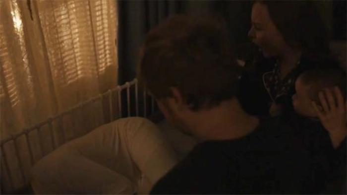 怪叔叔来访睡进婴儿床，想带走保姆遭到女主阻拦，《灵异女仆》06电影解说文案-[原创首发]-吾爱文案网