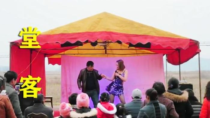 《堂客》为了在城里买房，全靠妻子靠跳舞挣钱，丈夫在一旁熟视无睹电影解说文案-[原创首发]-吾爱文案网