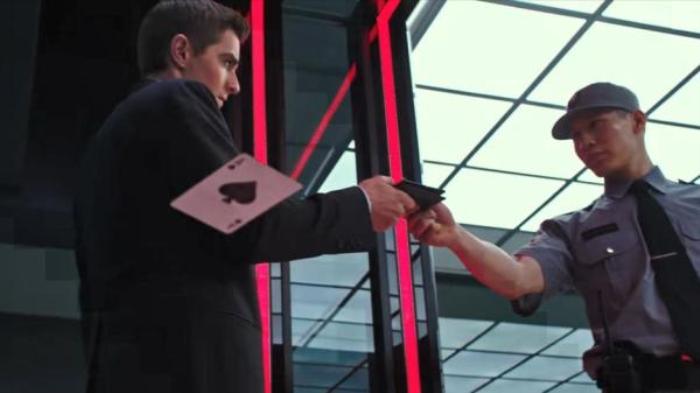 电影《惊天魔盗团2》：一张扑克牌能偷走公司机密？保安干嘛去了电影解说文案-[原创首发]-吾爱文案网