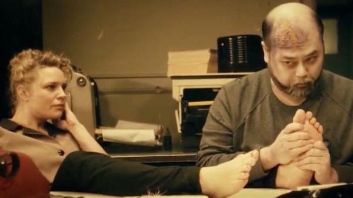 《末日之果》员工加一次班就给100万，但老板手中有眼睛，掌握着员工的生死！电影解说文案-[原创首发]-吾爱文案网