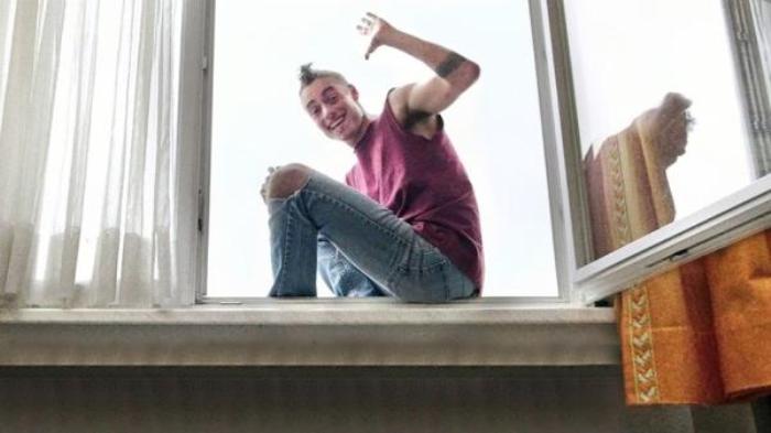 奇幻片《超新约全书》男子知道自己还能活62年，便大胆直播跳飞机电影解说文案-[原创首发]-吾爱文案网