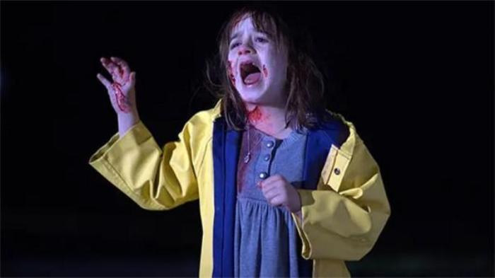 胆小者看的恐怖电影解说：几分钟带你看完英国恐怖电影《护身符》电影解说文案-[原创首发]-吾爱文案网