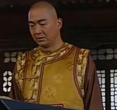 纪晓岚墓前神秘女子传说解析：历史与情感的交织