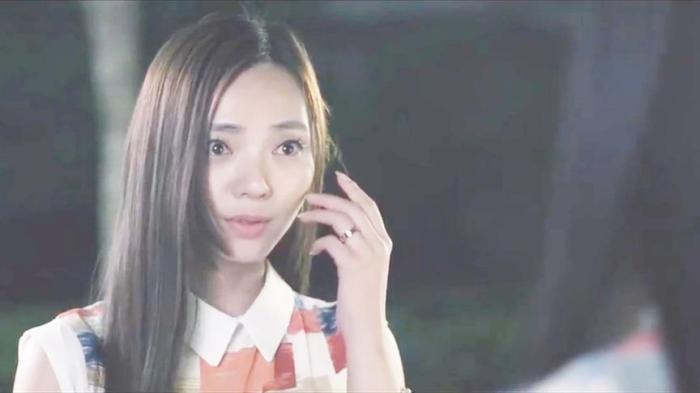 《自己的影子》速看复仇片《自己的影子》，女孩从小模仿模特，长大后还整容成她《小树和她的影子》-吾爱原创解说文案-[原创首发]-吾爱文案网