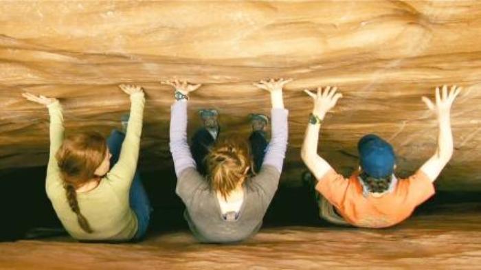 《127小时》是由丹尼·鲍尔执导-吾爱原创解说文案-[原创首发]-吾爱文案网