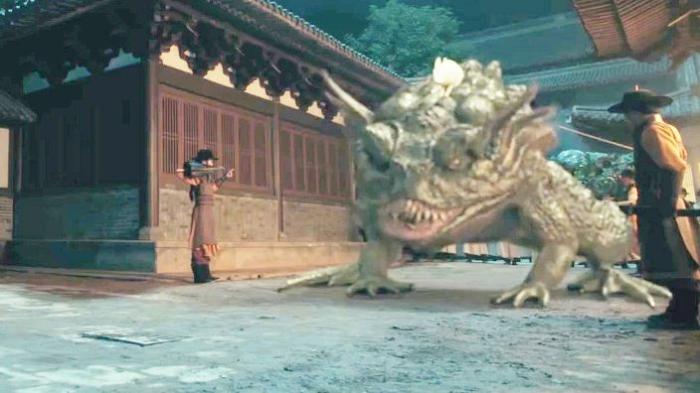 《倩狐之京卫怪谈》蛤蟆怪肆意喷射毒液残害人类，小伙就用大炮一炮就将它轰死了《倩狐之京卫怪谈》-吾爱原创解说文案-[原创首发]-吾爱文案网