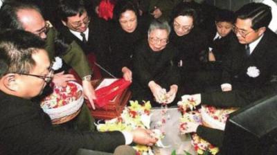 [视]邓小平离世前饱受疾病折磨，临终遗言令人落泪，他究竟说了什么？-原创解说文案