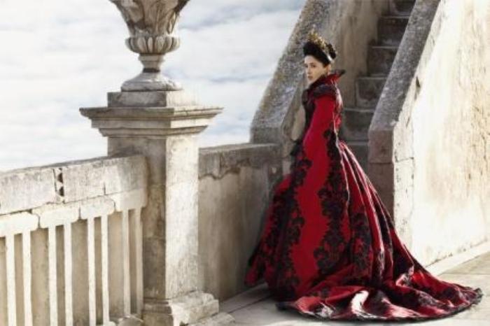 剧情电影《女王》解说文案解说素材-吾爱原创影视解说文案-[原创首发]-吾爱文案网