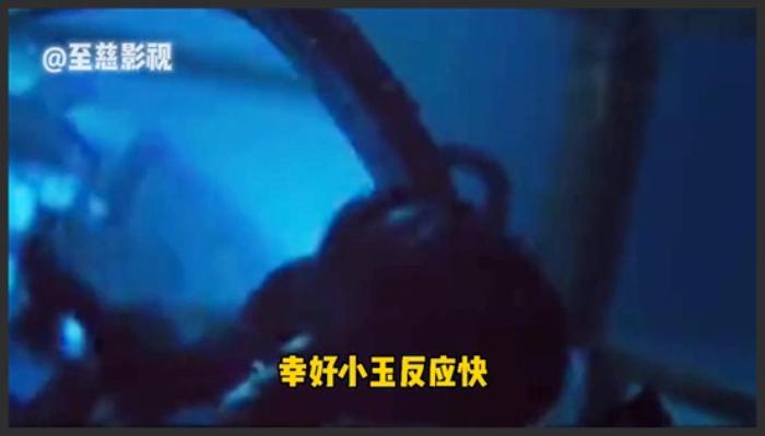 《鲨海》今天给大家带来，海底求生，于鲨鱼斗智斗勇，惊悚片《鲨海》《鲨岛逃生记》-吾爱原创解说文案-[原创首发]-吾爱文案网