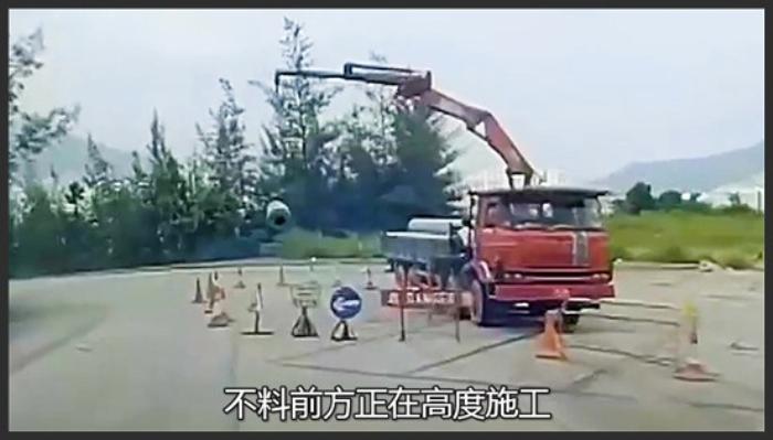 《鬼巴士》《鬼巴士》鬼公交白天拉人，过了12点开始拉鬼，原来背后另有隐情《鬼巴士》《鬼巴士》-吾爱原创解说文案-[原创首发]-吾爱文案网