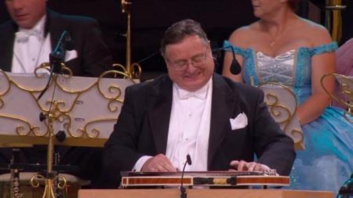 安德烈瑞欧：电影《黑狱亡魂》主题曲《TheThirdman》全场合唱-吾爱原创解说文案-[原创首发]-吾爱文案网