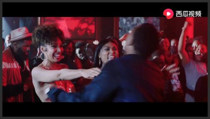 《杀戮战警》男子为救女友，竟然叫上了爸爸爷爷一起上阵，最新搞笑电影《杀戮战警》-吾爱原创解说文案-[原创首发]-吾爱文案网