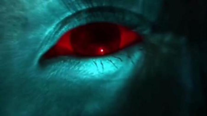 视频取材于国产恐怖片《诡眼》，兄弟俩因偷色贪材，惹祸上身，女鬼冤魂不散，半夜索命，终有善恶有报，人才两空。-吾爱原创解说文案-[原创首发]-吾爱文案网