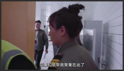 西藏女飞行员的一天，每天带游客拉萨上空观光旅游，生活有多滋润纪录片西藏飞行员-原创解说文案