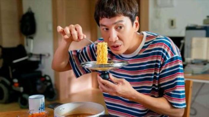 别让李光洙演傻子，太像了！韩国喜剧《我的一级兄弟》-吾爱原创解说文案-[原创首发]-吾爱文案网