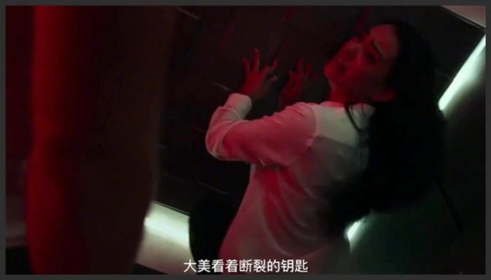 《深入黑暗》这对陌生男女被困电梯三天两夜，为什么逃出来后要先去删掉监控？《深黑峡谷》-吾爱原创解说文案-[原创首发]-吾爱文案网