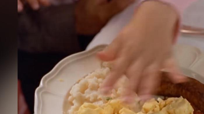 海伦·凯勒儿时吃饭习惯差，安妮老师以独特教育方式助其找到与世界沟通的路 .海伦凯勒-[原创首发]-吾爱文案网