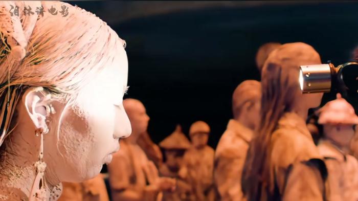 男人触碰石化人引复活危机，众人靠祖传项链逃过生死劫难 .石化人-[原创首发]-吾爱文案网