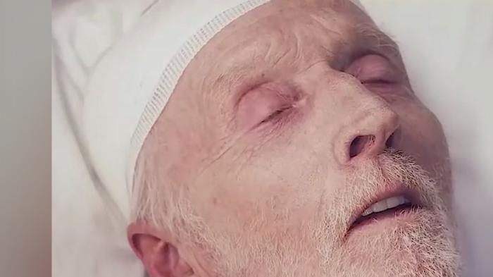 癌症老人被骗后展开复仇，设局惩戒诈骗团伙，真相与救赎交织 .电锯惊魂-[原创首发]-吾爱文案网