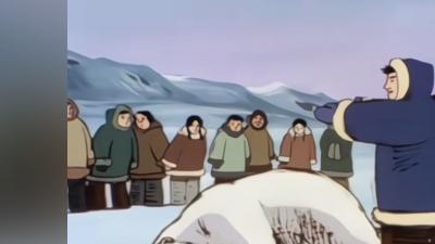 北极熊与村民从互助到被猎杀，最终带着家人消失留下思念 .北极熊