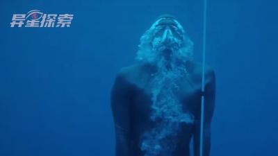 自由潜水者挑战潜入百米海底，历经艰辛终成功完成极限运动 .憋气世界纪录