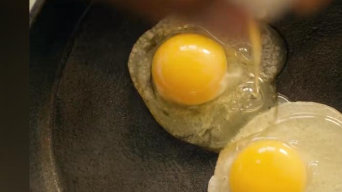 黑人厨师丘奇照顾白人母女三代，历经岁月守护与爱终成珍贵回忆 .丘奇先生-[原创首发]-吾爱文案网