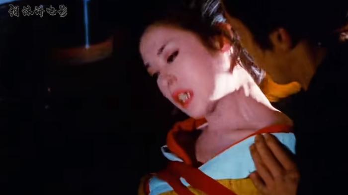 女人被囚密室纹身，与男友仙人跳后染毒瘾，终被强哥杀害 .女子后背被纹上蜘蛛-[原创首发]-吾爱文案网