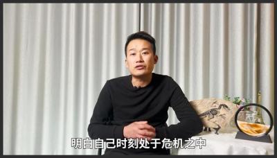 任正非带高管团建，遇到一个大坑要求所有人绕3圈，含义让人深思-原创解说文案