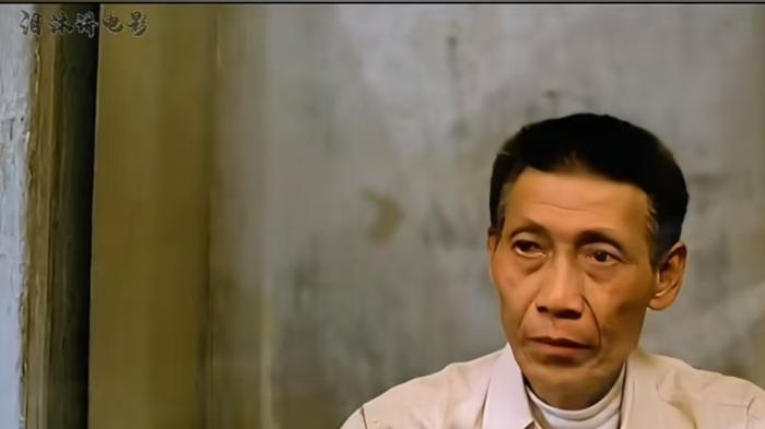 男人公厕整蛊，毛线锡纸飞艇引混乱，捞头被整有苦难言 .爆笑整蛊电影-[原创首发]-吾爱文案网