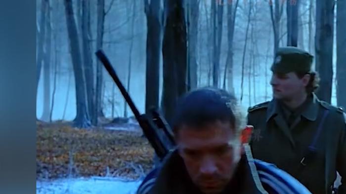 美军领航员跳伞逃生遭恐怖分子追杀，历经波折终获救援.吉恩·哈克曼-[原创首发]-吾爱文案网